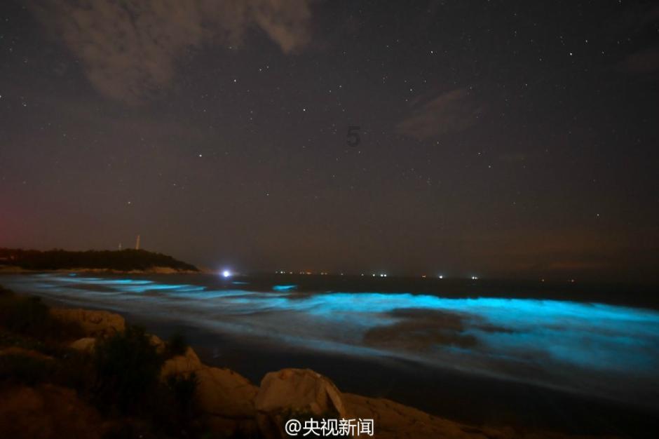 结对共建办实事 安装路灯暖民心
